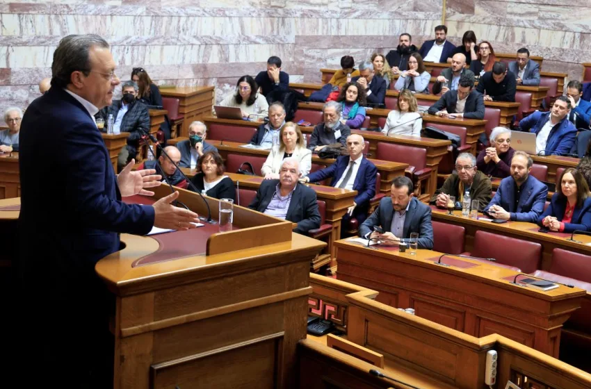  Φάμελλος στην ΚΟ του ΣΥΡΙΖΑ: Ο κ. Μητσοτάκης είναι αυτός που κλείνει τις εθνικές οδούς 