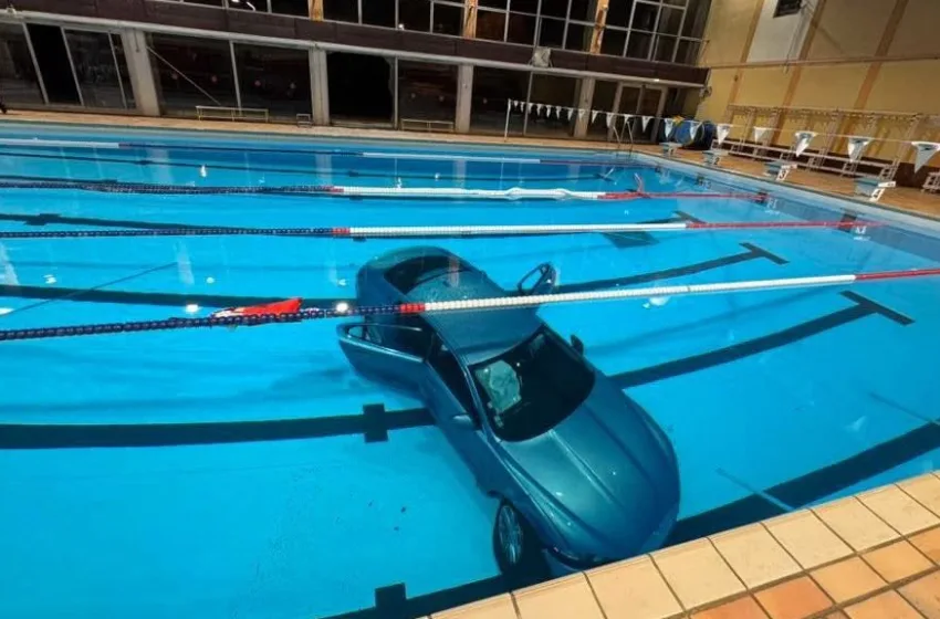  Γαλλική Ριβιέρα:Τζάγκουαρ  έπεσε σε πισίνα – Η οδηγός μπέρδεψε το φρένο με το γκάζι 