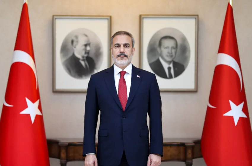  Ανασχηματισμός-σεισμός στην Άγκυρα; Στο στόχαστρο ο Φιντάν, το φαβορί για διάδοχος