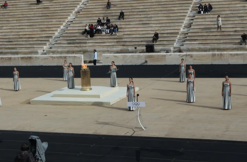  Η Ολυμπιακή Φλόγα παραδόθηκε στους διοργανωτές του “Μιλάνο-Κορτίνα 2026”