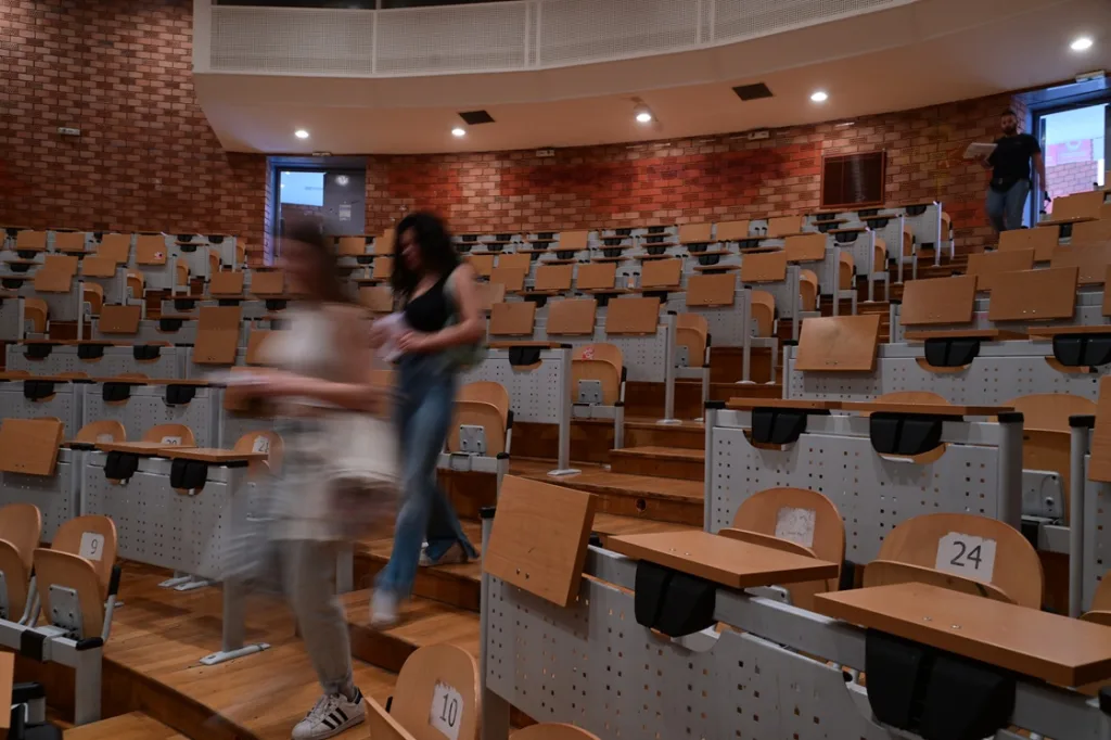 foitites panepistmio