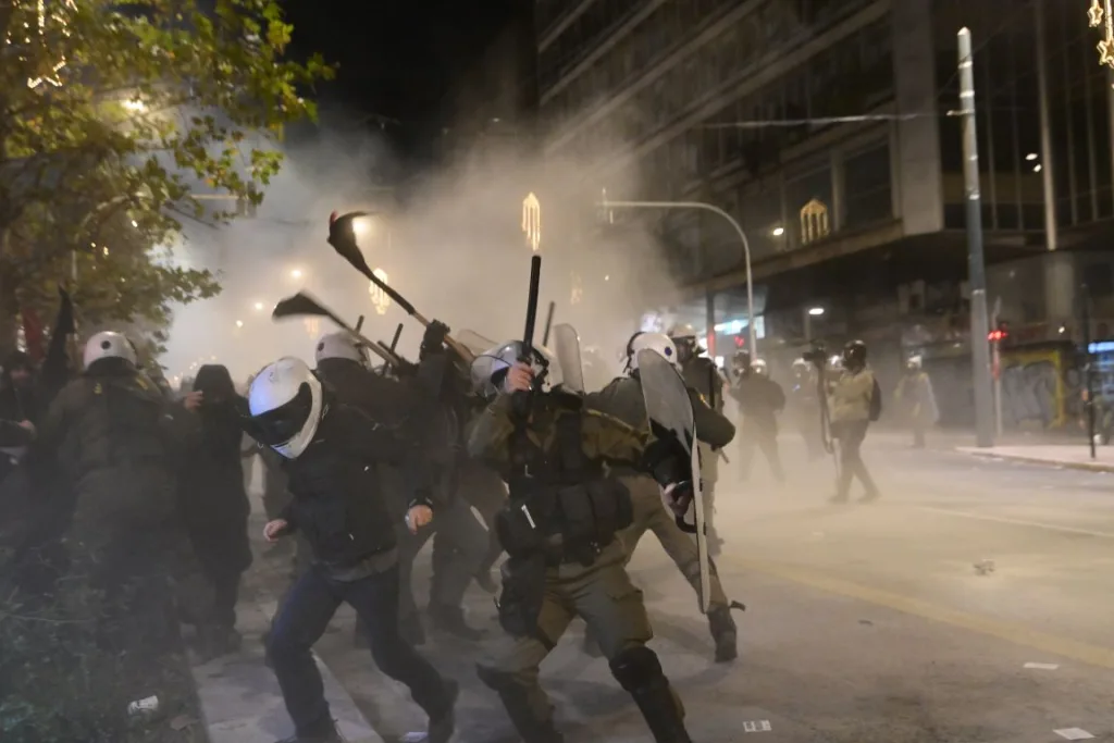 Επέτειος Γρηγορόπουλου: Ένταση και επεισόδια μετά την πορεία-Πλήθος κόσμου στο κέντρο της Αθήνας 4 grigoropoulos 5