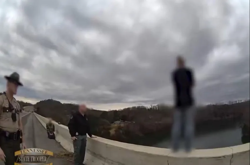  ΗΠΑ: Αστυνομικός έσωσε γυναίκα πριν πηδήξει από γέφυρα και αυτοκτονήσει (vid)