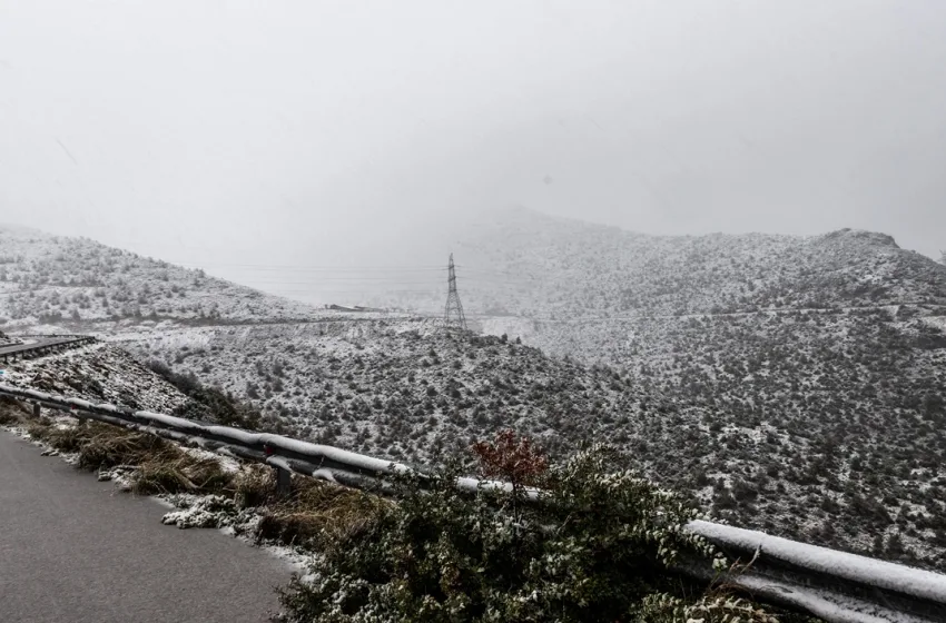  Ψυχρή εισβολή: Χιονίζει στην Εύβοια, νιφάδες στα ορεινά της Αττικής-Από το μεσημέρι το κύριο μέτωπο