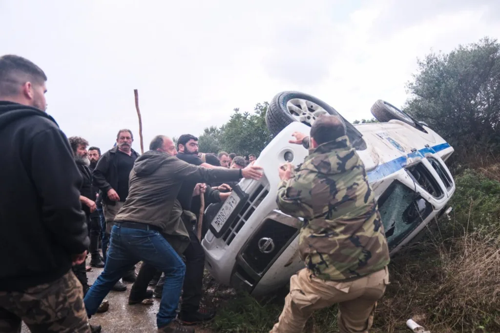 Κρήτη: "Πόλεμος" στα μπλόκα με τα ΜΑΤ-Άνοιξαν τα αεροδρόμια σε Ηράκλειο-Χανια-Παραπομπή αγροτών για εγκληματική οργάνωση 4 image 14