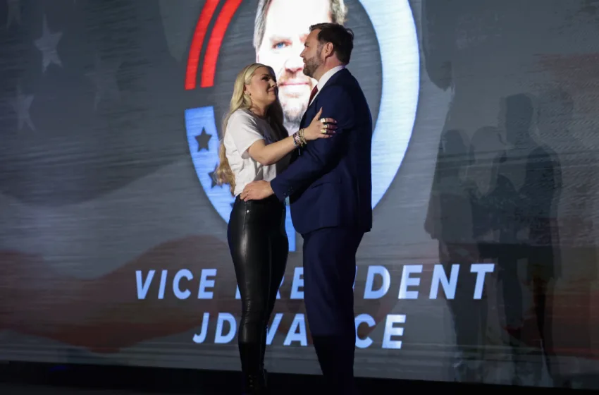  Η χήρα Κερκ στηρίζει τον Τζέι Ντι Βανς για επόμενο πρόεδρο