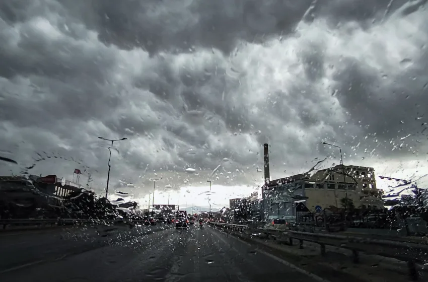  Σε ποιες περιοχές θα συνεχιστούν βροχές και καταιγίδες- Απομακρύνονται τα “Πασχούγεννα”