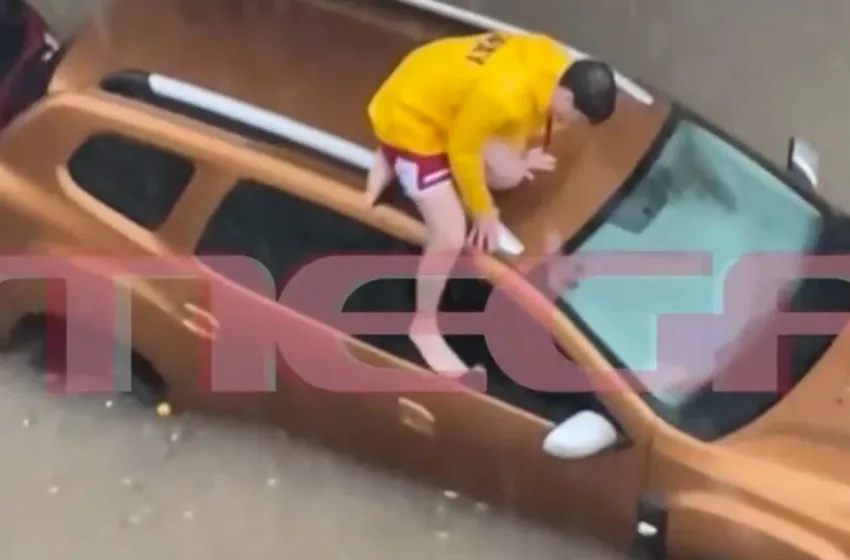  Κακοκαιρία Αττική: Οδηγός ανέβηκε στο αυτοκίνητο, διαλύθηκε είσοδος πολυκατοικίας (vid)