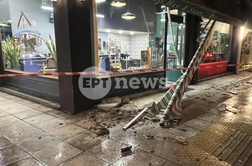  Καλαμάτα: Κατέρρευσε τσιμεντένιο γείσο σε πεζοδρόμιο- Από τύχη δεν χτύπησε κανείς