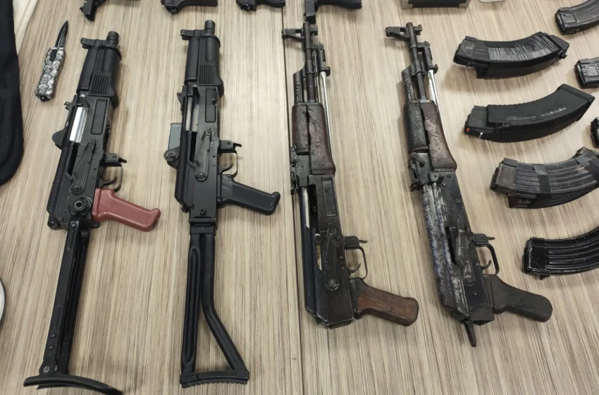  Καλλιθέα: Τα όπλα που βρέθηκαν σε γιάφκα σκληροπυρηνικών της Greek Mafia (vid)