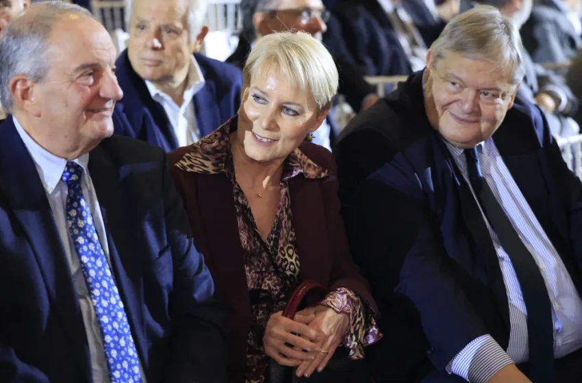  Εκδήλωση “Δημοκρατίας”: Η (ουσιαστική) συνύπαρξη Καραμανλή- Βενιζέλου και η …γειτνίαση Δένδια-Σαμαρά- Ποιοί ήταν εκεί