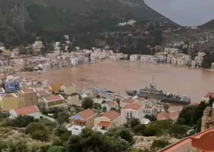  Πνίγηκε στη λάσπη το Καστελόριζο-Η θάλασσα βάφτηκε κόκκινη