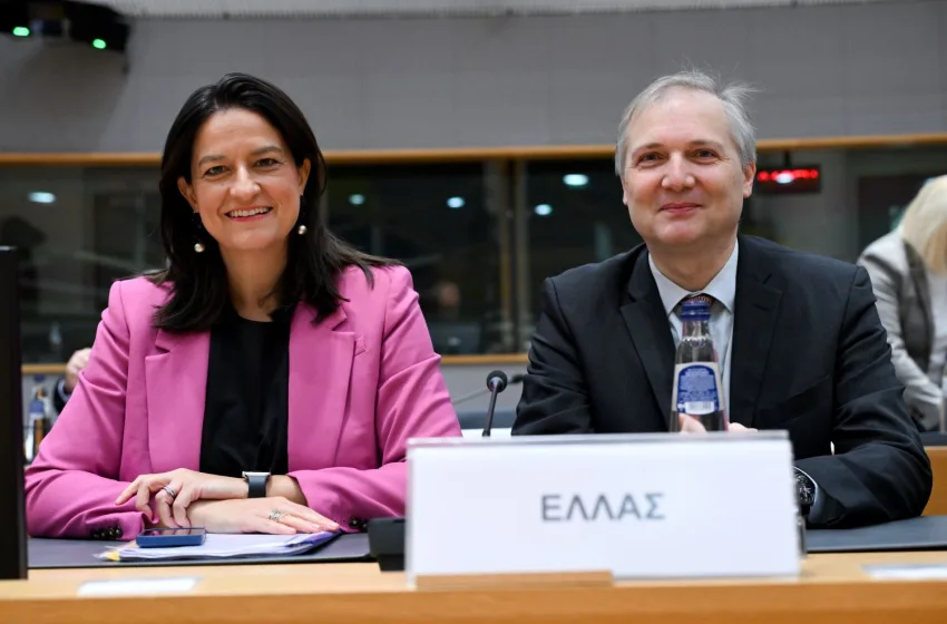  Κομισιόν για ΣΣΕ: “Η Ελλάδα έμπνευση για την υπόλοιπη Ευρώπη”