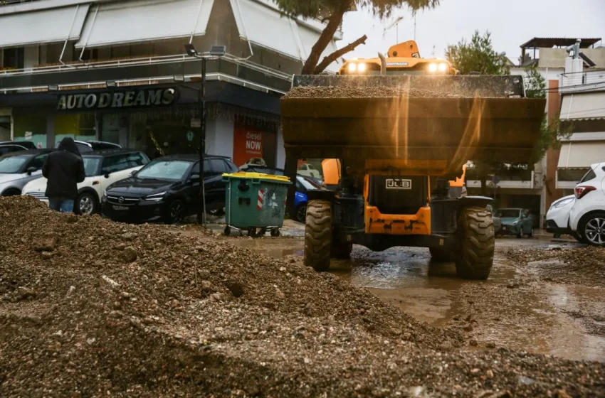  Χάος στο Κερατσίνι-Στο έλεος της κακοκαιρίας οι κάτοικοι- Κλειστή μέχρι το πρωί η Γρ. Λαμπράκη 