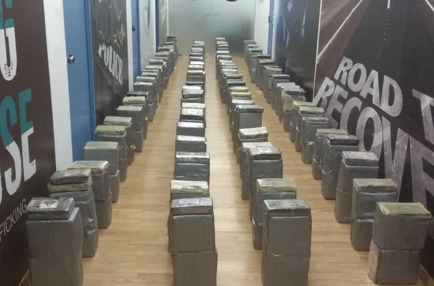  Κοκαΐνη-Νέα στοιχεία: Σχεδόν 7 τόνοι η ποσότητα σε πλοίο του έλληνα “Εσκομπάρ”- Δέκα συλλήψεις