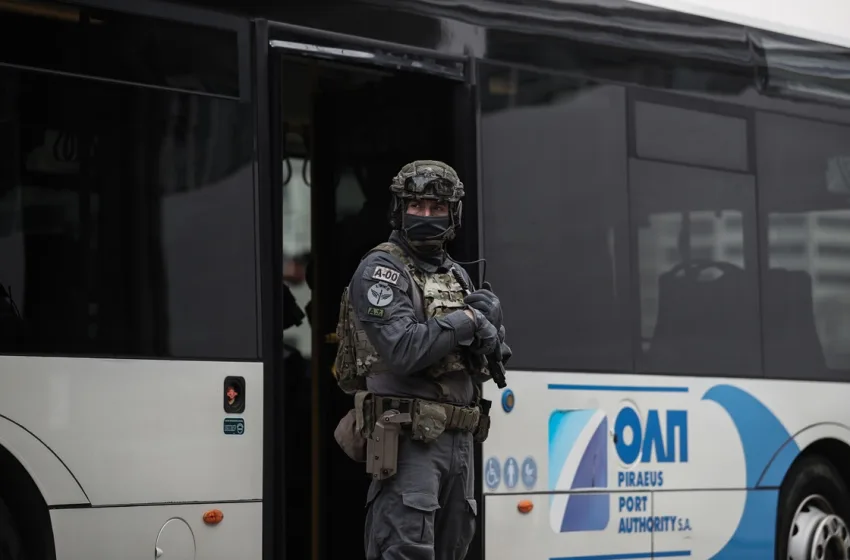  Πειραιάς: Κοκαΐνη άνω του ενός τόνου εντοπίστηκε στο λιμάνι- Συνεχίζεται η αστυνομική επιχείρηση