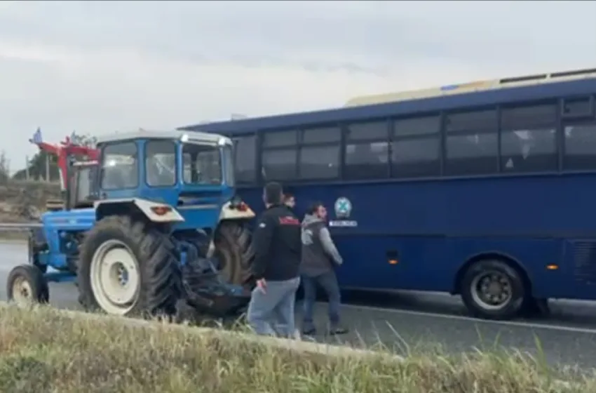  Αποκάλυψη για την κλούβα των ΜΑΤ που εμβόλισε αγρότες και τρακτέρ