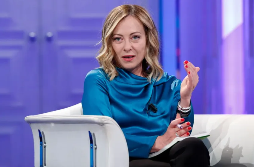  Politico: Πώς η ακροδεξιά σφετερίζεται τα Χριστούγεννα- Πρωταγωνίστρια η Μελόνι