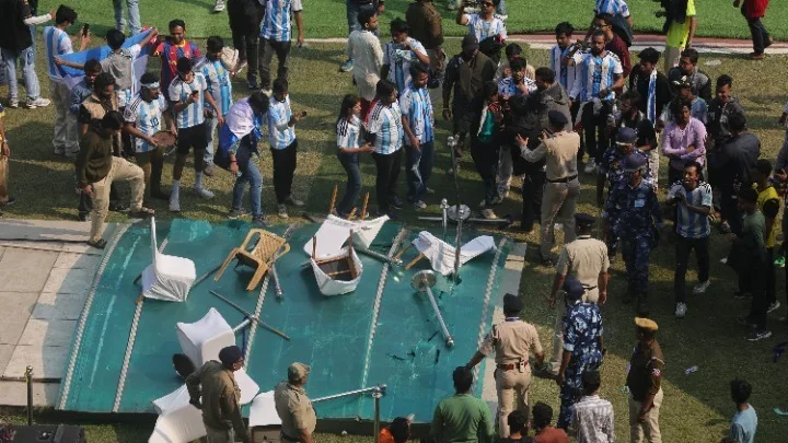  Χάος στην Ινδία με τον Μέσι- Πλήρωσαν ακριβό εισιτήριο, δεν τον είδαν και τα έσπασαν (vids)