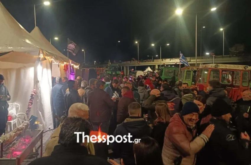  Ρεβεγιόν στο μπλόκο της Νίκαιας με τραγούδια και βασιλόπιτα για Μητσοτάκη-Τσιάρα (vid)