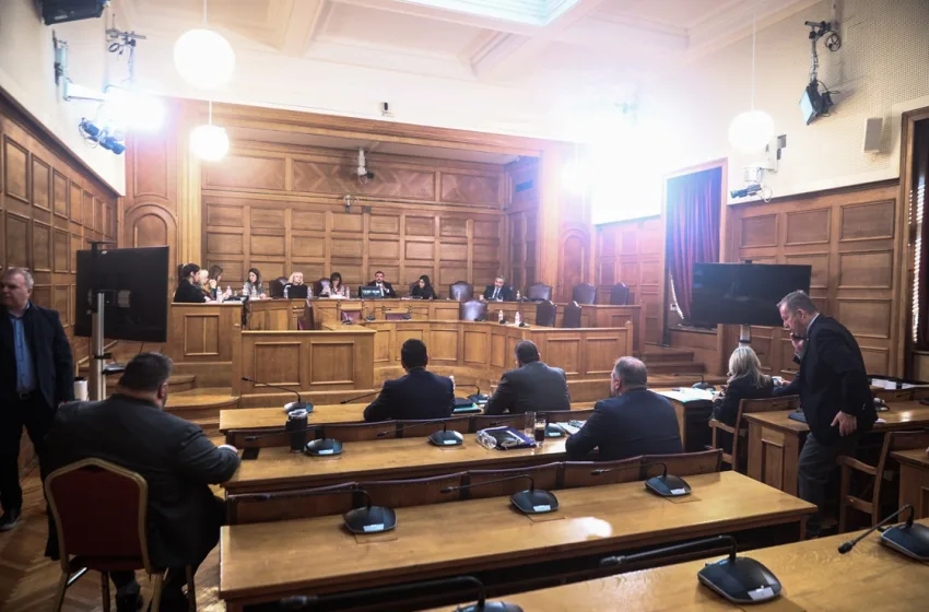  Ο Κακλαμάνης, τα live στις εξεταστικές, ο νέος κανονισμός της Βουλής και η “έκρηξη” Βελόπουλου