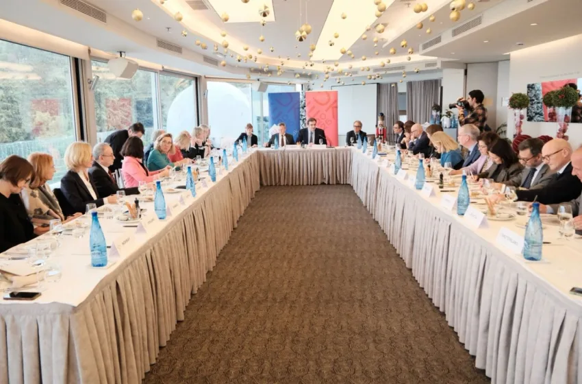 pierrakakis presveis ee