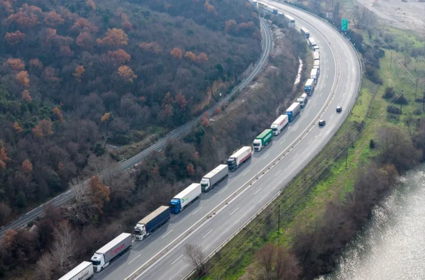  Αγρότες: Ποια μπλόκα άνοιξαν, που συνεχίζονται οι αποκλεισμοί-Κανονικά η διέλευση από Προμαχώνα