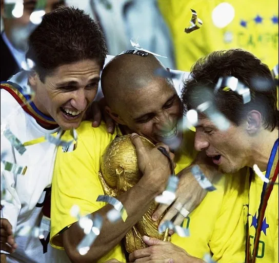  Ρομπέρτο Κάρλος: Εσπευσμένα στο χειρουργείο ο Βραζιλιάνος θρύλος του ποδοσφαίρου