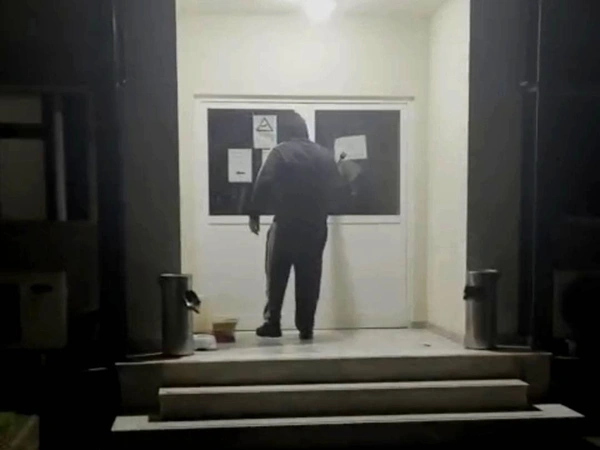  Ρουβίκωνας: Παρέμβαση στον ΟΠΕΚΕΠΕ Λάρισας – “Ανύπαρκτα κοπάδια, ψεύτικες δηλώσεις, μαζική κλοπή επιδοτήσεων”