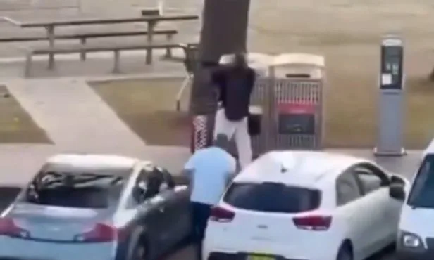  Σίδνεϊ: Η στιγμή που πολίτης αφοπλίζει ένοπλο δράστη