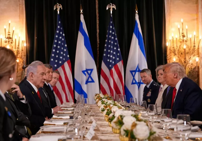  Τραμπ: “Πιάστηκε” από μικρόφωνο να γκρινιάζει στον Νετανιάχου για το Νόμπελ Ειρήνης