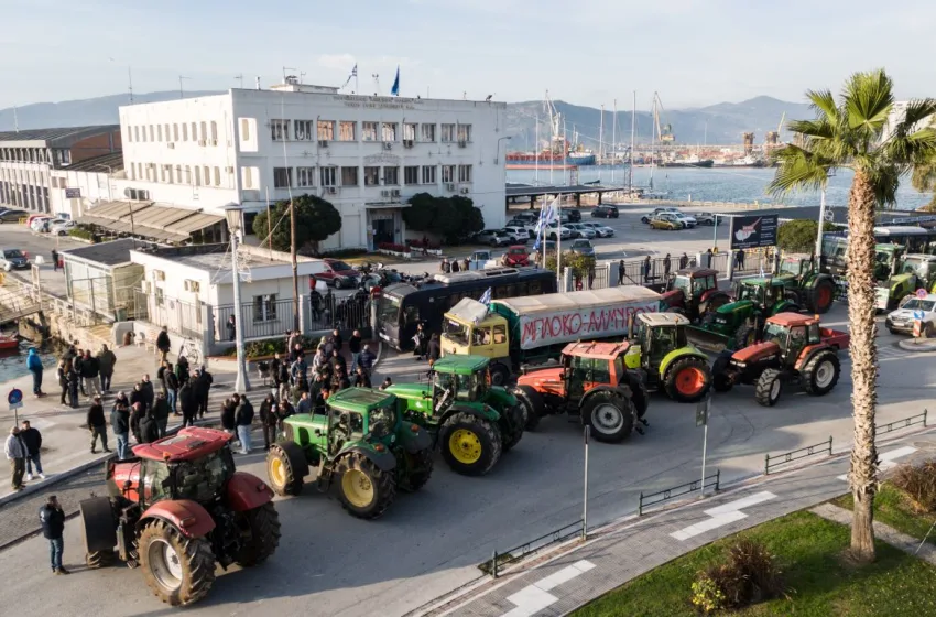  Βόλος: Αποχώρησαν οι αγρότες από το λιμάνι μετά την παρέμβαση της εισαγγελίας