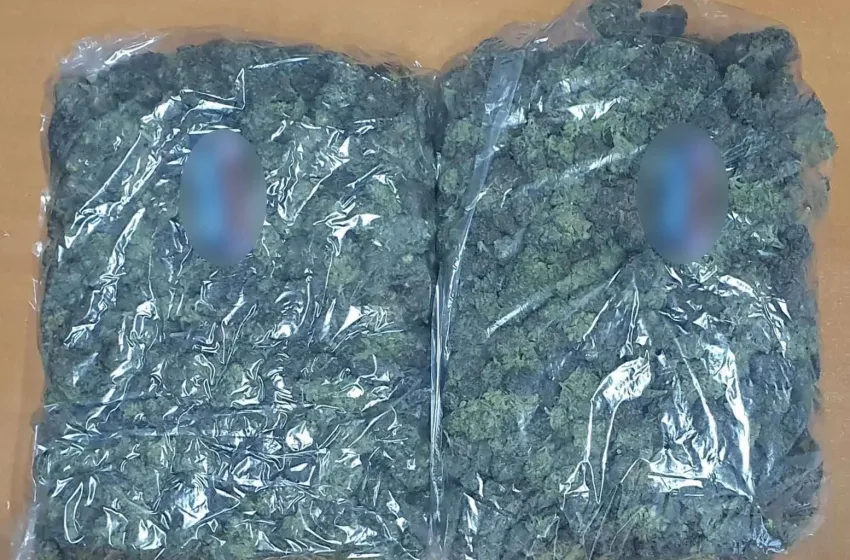  24χρονος στη Βούλα με κλεμμένο όχημα και 69 κιλά κάνναβης (εικόνες)