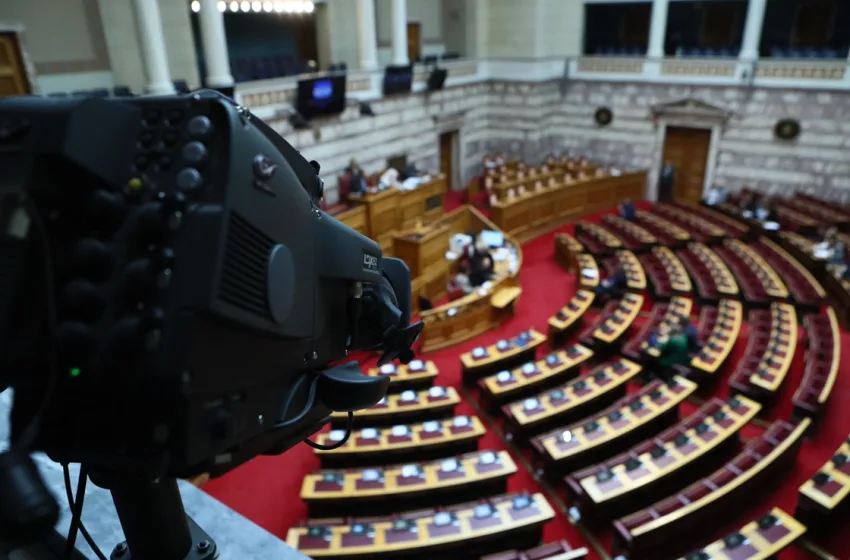  Βουλή: Διήμερη σύγκρουση με αφορμή το νομοσχέδιο για τις Ένοπλες Δυνάμεις- Στο επίκεντρο και η Βενεζουέλα