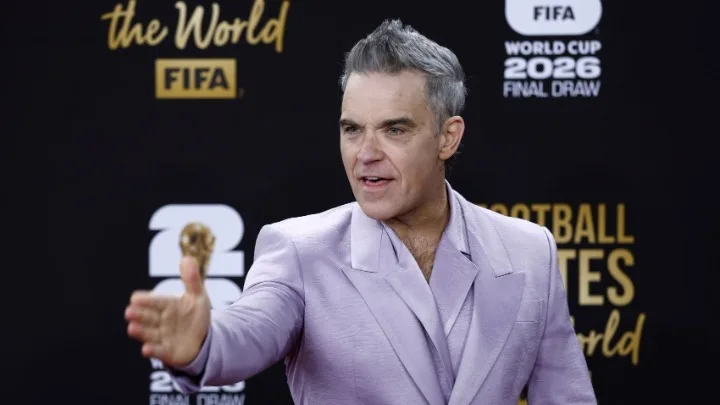  Ο Ρόμπι Γουίλιαμς έκανε έκπληξη σε 94χρονη θαυμάστριά του