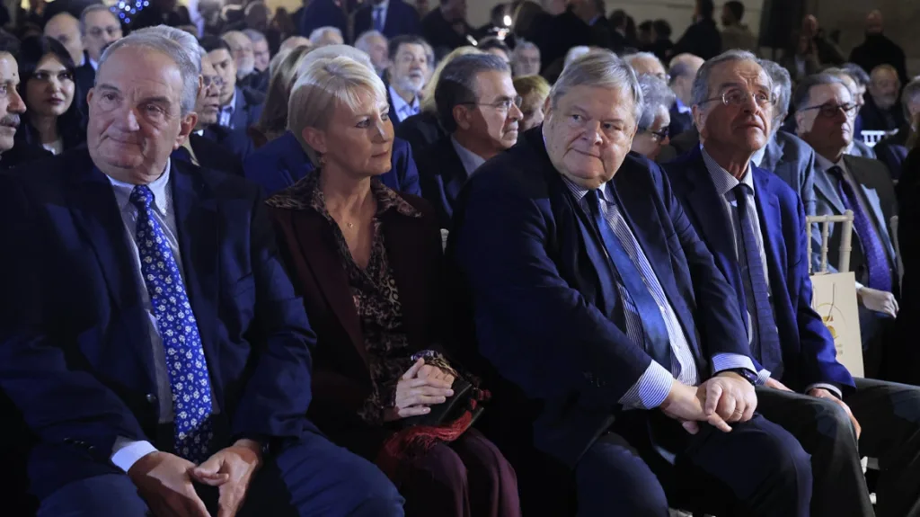 xrwma ekdilwsi dimokratia