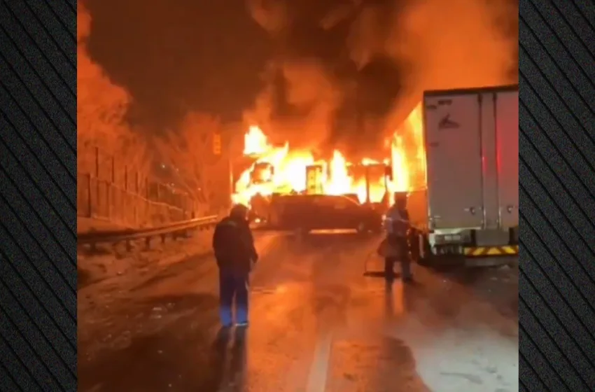  Καραμπόλα 50 αυτοκινήτων στην Ιαπωνία – Ένας νεκρός και δεκάδες τραυματίες (vid)