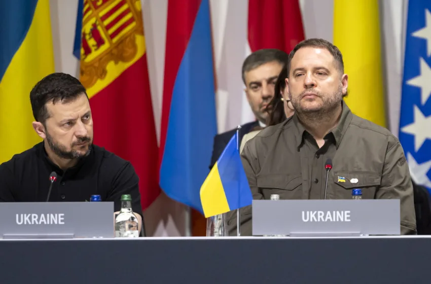  “Σφίγγει” ο κλοιός γύρω από τον Ζελένσκι- Πρώτα σενάρια αποχώρησης ή εξαναγκασμού σε παραίτηση