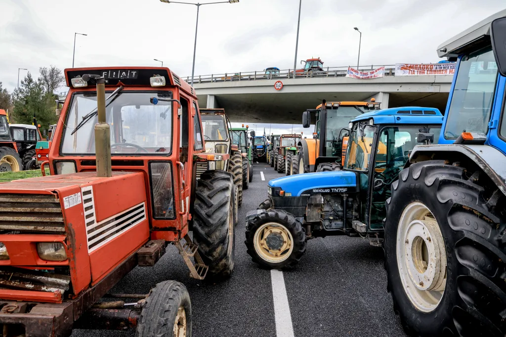 Σκληρή γραμμή από τους αγρότες που στήνουν νέα μπλόκα σε όλη τη χώρα 4 ΑΓΡΟΤΕΣ ΝΙΚΑΙΑ