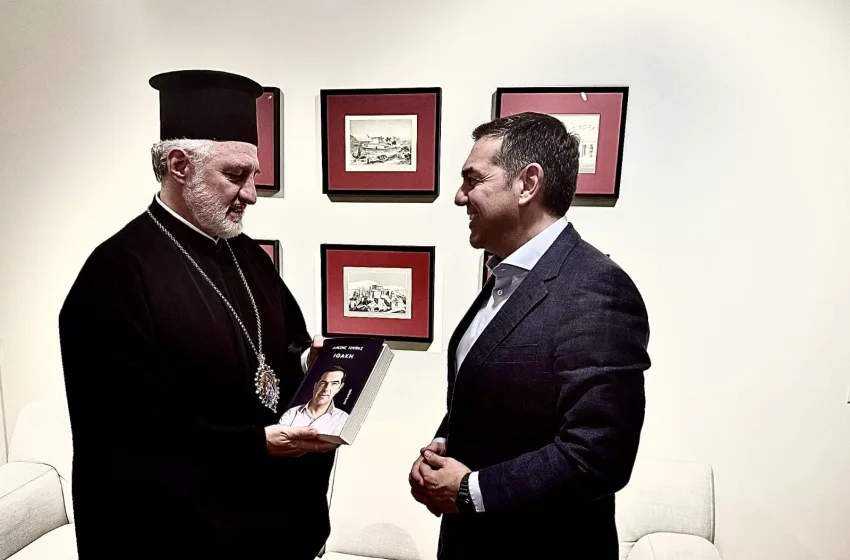  Συνάντηση Τσίπρα με τον Αρχιεπίσκοπο Αμερικής Ελπιδοφόρο- Τι συζήτησαν, του έκανε δώρο την “Ιθάκη”