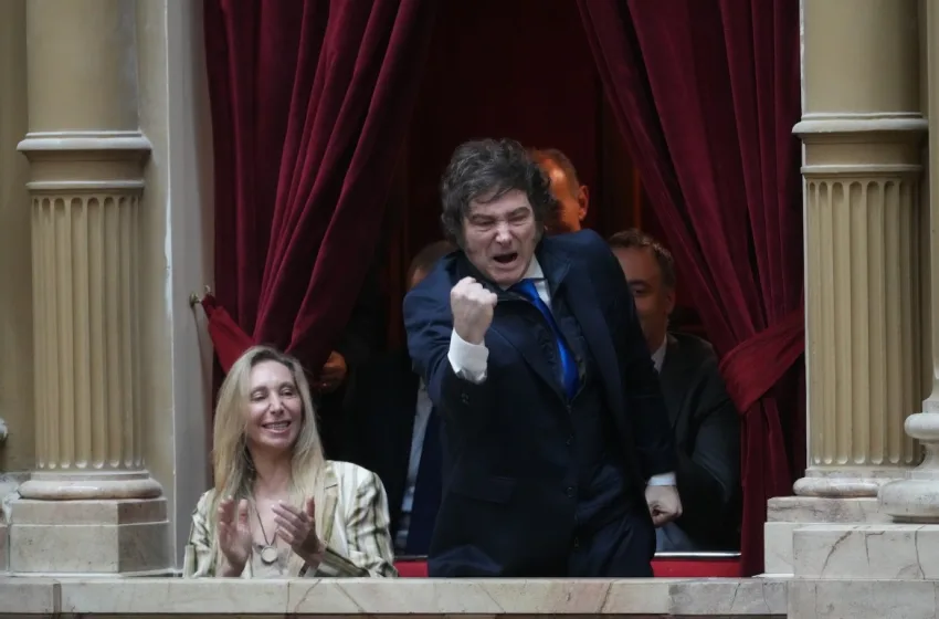  Αργεντινή: Ο Μιλέι χαιρετίζει την ”πίεση των ΗΠΑ” στη Βενεζουέλα- ”Ναρκοτρομοκράτης ο Μαδούρο”