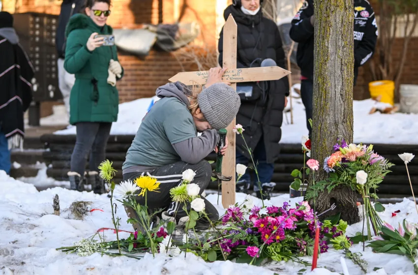  Ο δήμαρχος της Μινεάπολης ζητά διαφανή έρευνα για τη δολοφονία γυναίκας από την ICE