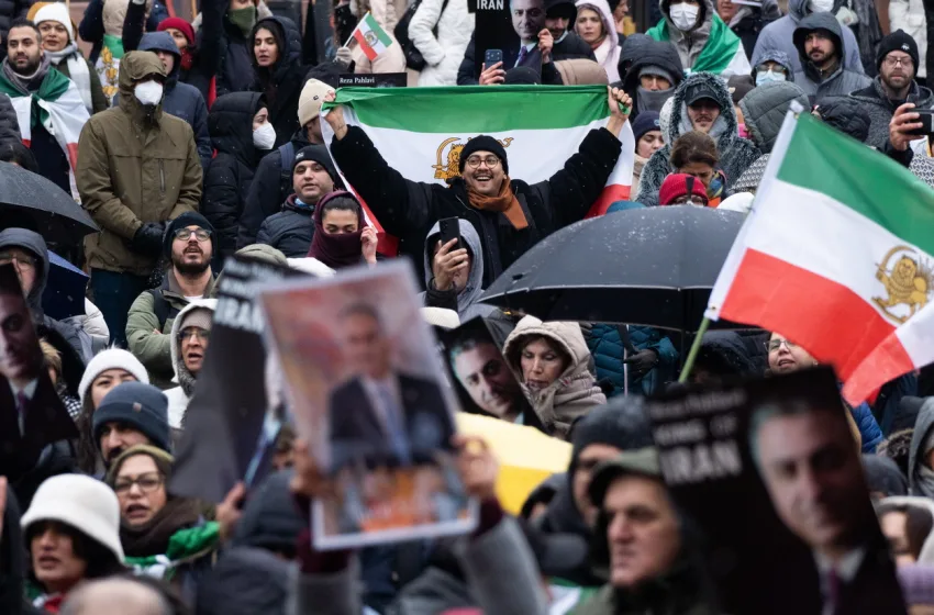  Τέσσερα πιθανά σενάρια για το μέλλον του Ιράν  