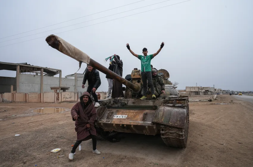  Συρία: Κούρδοι κατηγορούν την κυβέρνηση για “προδοσία”-Σε εξέλιξη βίαιες συγκρούσεις