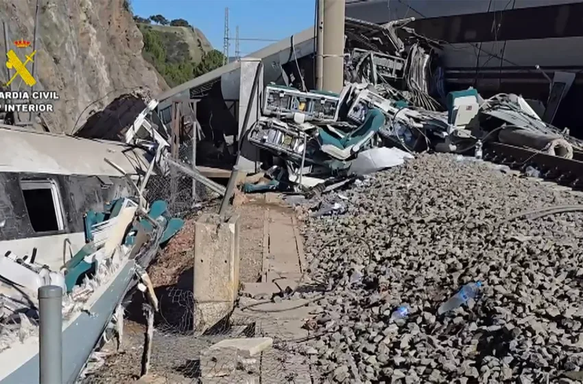  Ισπανία: Τριήμερο εθνικό πένθος για την τραγωδία- “Θα μάθουμε την αλήθεια” λέει ο Σάντσεθ