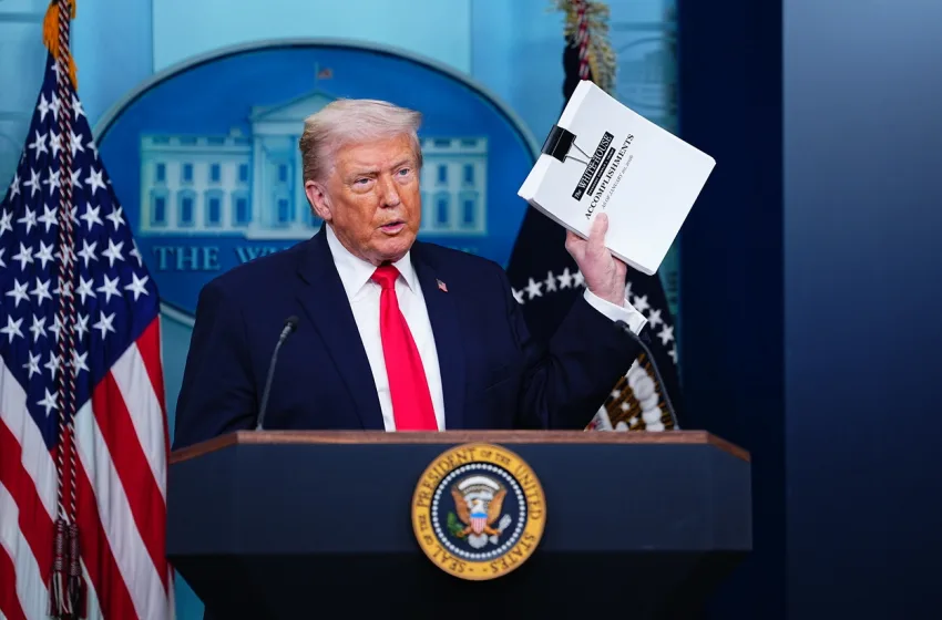  Τραμπ για Γροιλανδία:Θα μάθετε πόσο μακριά θα φτάσω-“Το Συμβούλιο Ειρήνης ίσως αντικαταστήσει τον άχρηστο ΟΗΕ”