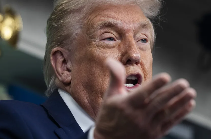  Νέες βολές Τραμπ σε Πάουελ για τα αμετάβλητα επιτόκια: ” Είναι ηλίθιος”