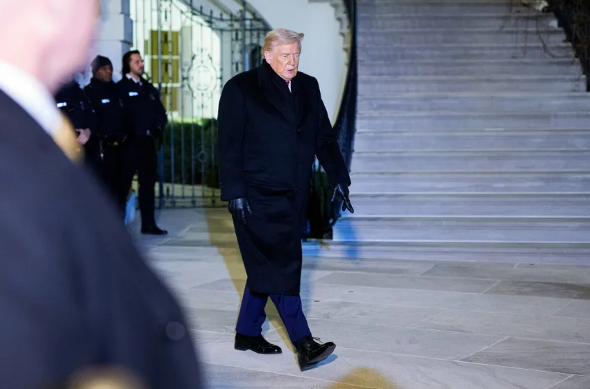  Πρόβλημα με το αεροσκάφος του Τραμπ- Επέστρεψε στη βάση Άντριους