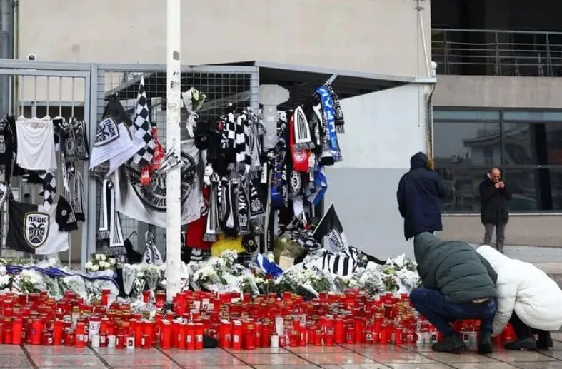  Σε κλίμα οδύνης οι κηδείες των πέντε οπαδών του ΠΑΟΚ