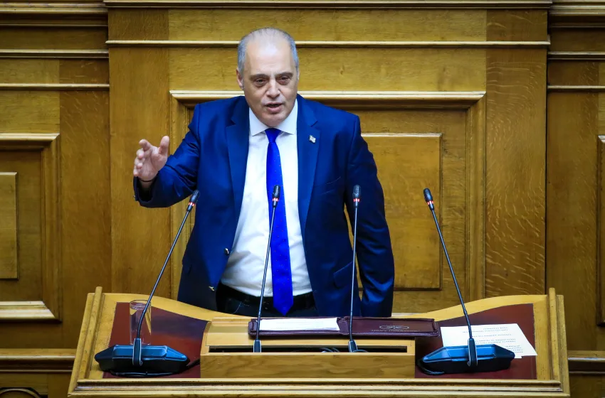  Βελόπουλος: “Ο πρωθυπουργός φοβάται μην κολλήσει “πτωχίλα” από τους αγρότες”